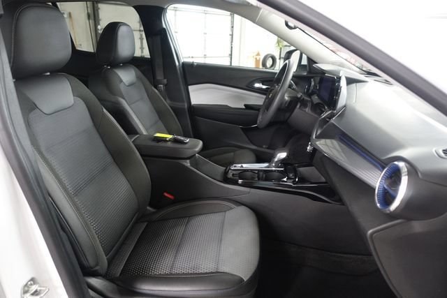 Used 2025 Chevrolet Trax LT FWD image 25
