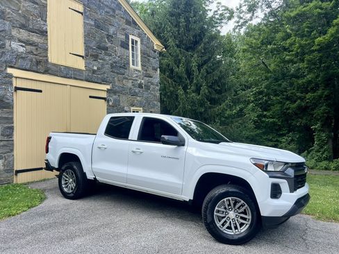 Used 2025 Chevrolet Colorado LT w/ Advanced Trailering Package RWD image 42