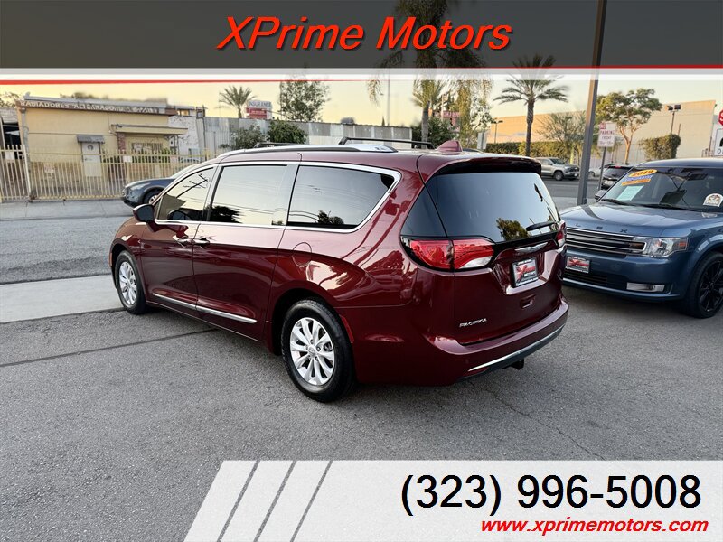 Used 2018 Chrysler Pacifica Touring-L FWD image 5
