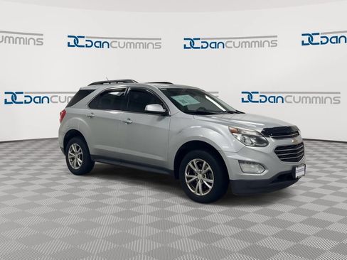 Used 2017 Chevrolet Equinox LT FWD image 2