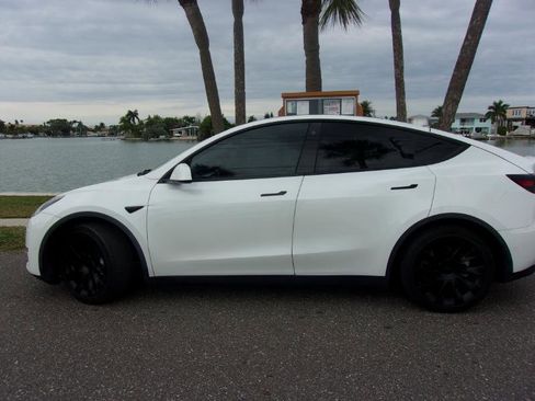 Used 2021 Tesla Model Y Long Range image 5