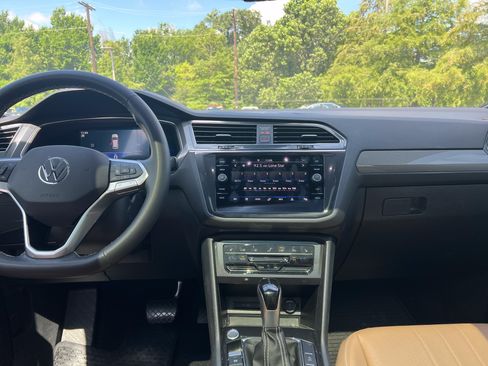 Used 2022 Volkswagen Tiguan SE FWD image 27