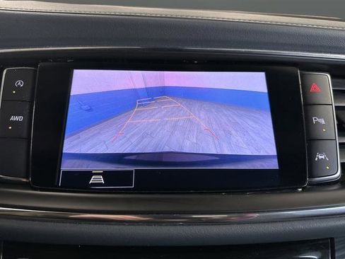 Used 2022 Buick Enclave Essence image 9