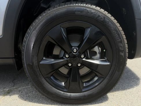 Used 2020 Jeep Cherokee Latitude Plus AWD/4WD image 43