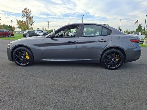 Used 2019 Alfa Romeo Giulia AWD w/ Nero Edizione image 4