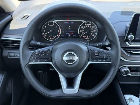 Used 2024 Nissan Altima 2.5 SV FWD image 13