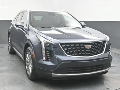 Used 2020 Cadillac XT4 Premium Luxury FWD image 2