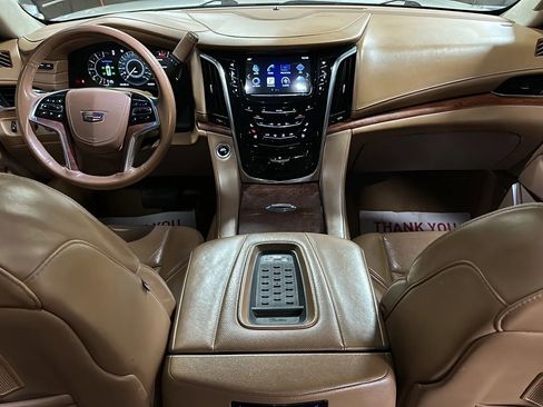 Used 2016 Cadillac Escalade Platinum image 27