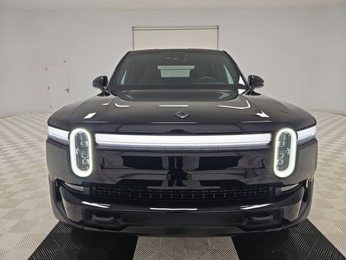 Used 2025 Rivian R1T Adventure image 8