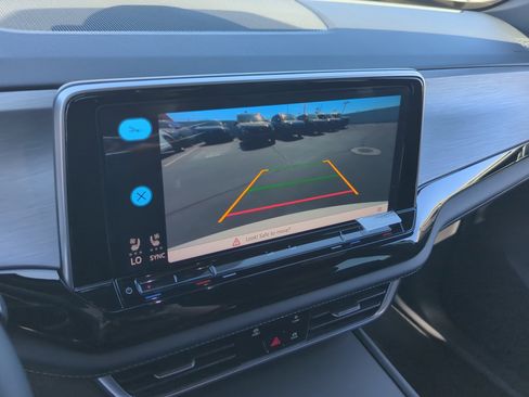 New 2026 Volkswagen Atlas Cross Sport SE image 27