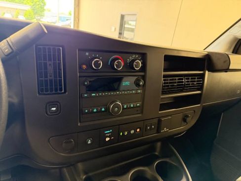 Used 2025 GMC Savana 3500 LT w/ LT Preferred Equipment Group RWD image 14