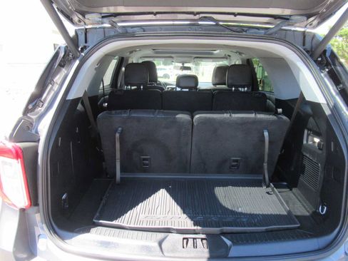 Used 2023 Ford Explorer XLT w/ Equipment Group 202A AWD/4WD image 21