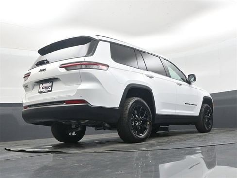 New 2025 Jeep Grand Cherokee L Altitude image 42