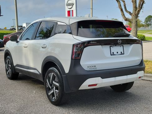 Certified 2025 Nissan Kicks SV FWD image 8