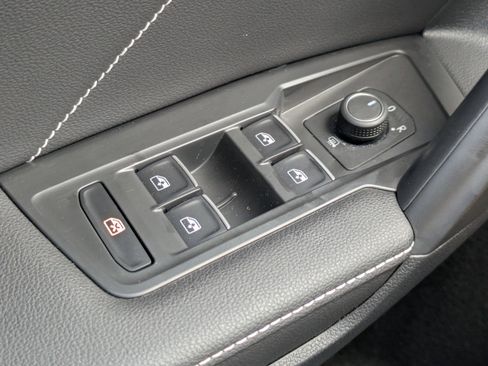 Certified 2023 Volkswagen Tiguan SE FWD image 24
