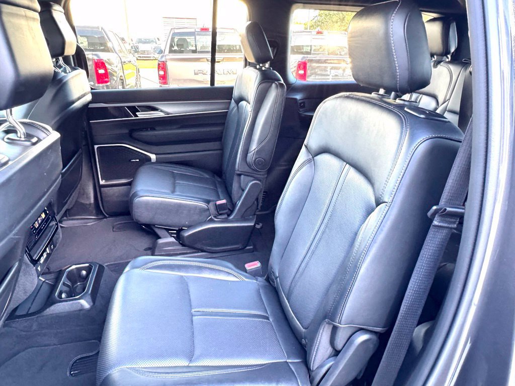 Used 2025 Jeep Wagoneer Series II AWD/4WD image 18