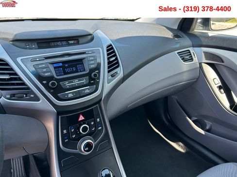 Used 2015 Hyundai Elantra SE FWD image 14
