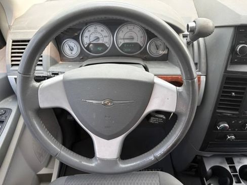 Used 2008 Chrysler Town & Country Touring FWD image 22