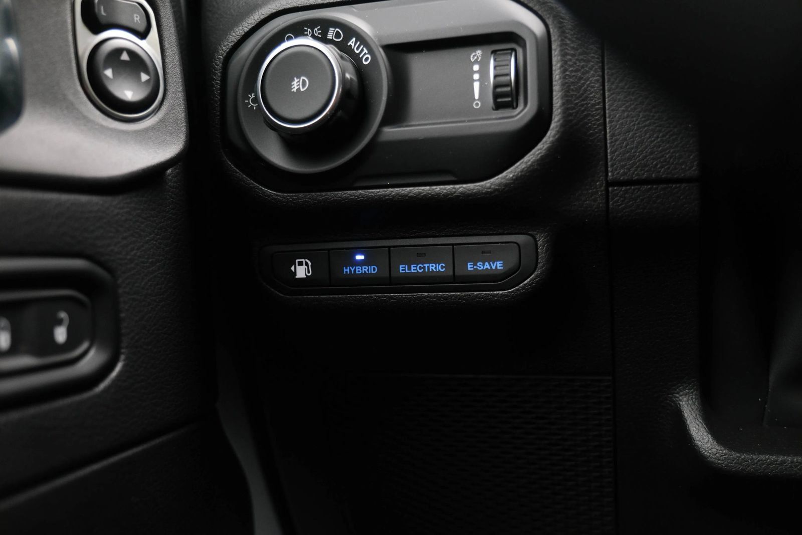 Used 2023 Jeep Wrangler Unlimited Sahara AWD/4WD image 47
