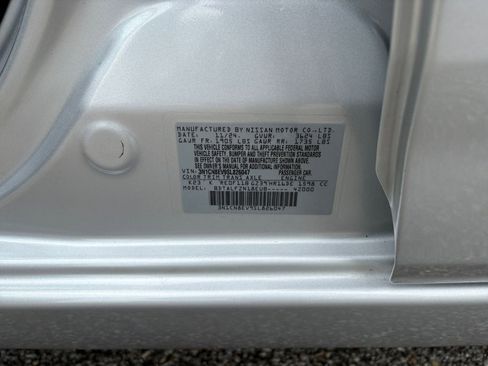 Used 2025 Nissan Versa SV image 27