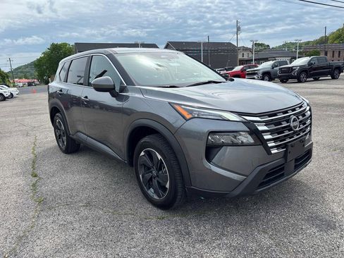 Used 2024 Nissan Rogue SV AWD/4WD image 7