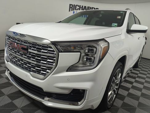 Used 2024 GMC Terrain Denali AWD/4WD image 1