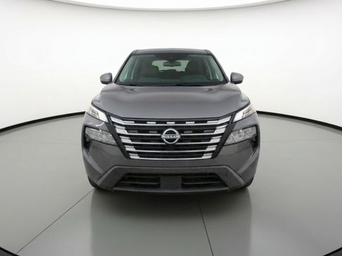 Used 2025 Nissan Rogue SV image 2