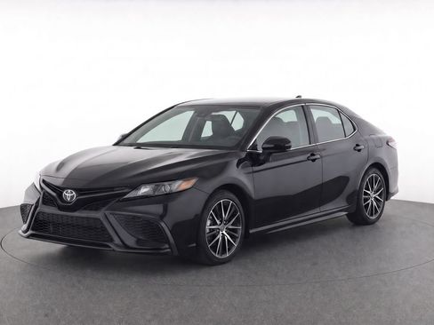 Used 2024 Toyota Camry SE w/ Cold Weather Package AWD/4WD image 1