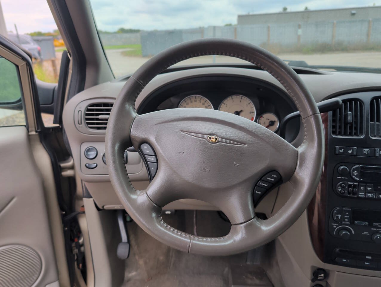 Used 2003 Chrysler Town & Country LXi FWD image 31