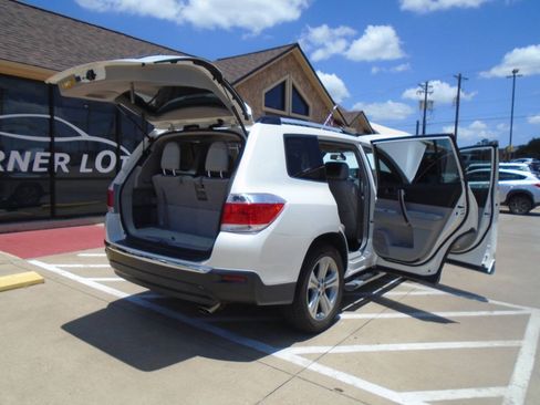 Used 2012 Toyota Highlander Limited w/ Tow Pkg FWD image 24