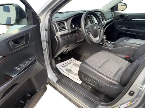 Used 2017 Toyota Highlander Plus w/ Carpet Mat Package image 11