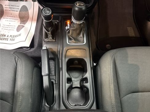 Used 2021 Jeep Wrangler Unlimited Sport image 17