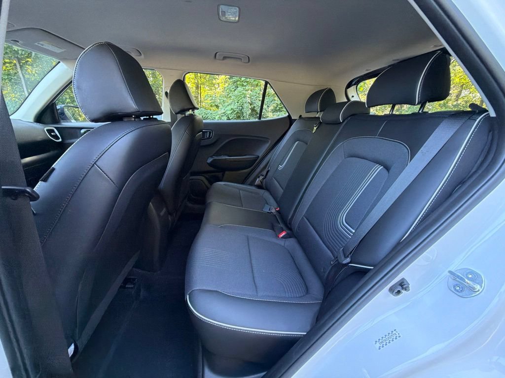 Certified 2023 Hyundai Venue Limited w/ Cargo Package FWD image 14