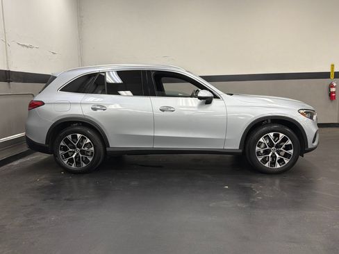 Used 2025 Mercedes-Benz GLC 350e 4MATIC image 3
