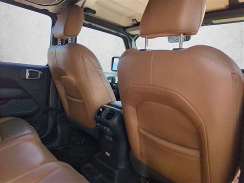 Used 2022 Jeep Wrangler Unlimited Sahara image 16