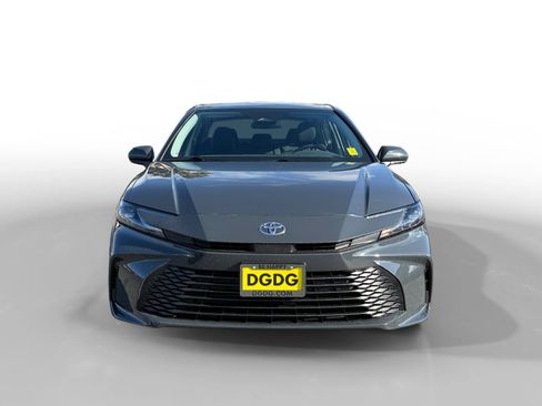 Used 2025 Toyota Camry LE FWD image 8