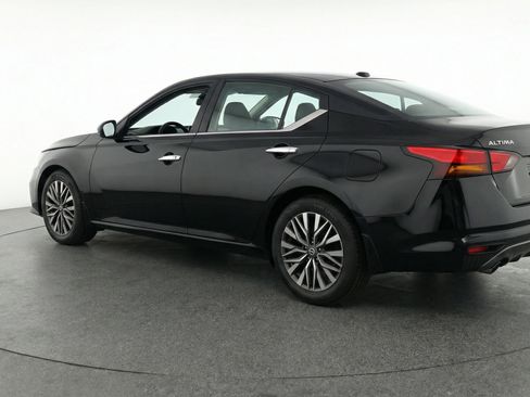Used 2025 Nissan Altima 2.5 SV image 6