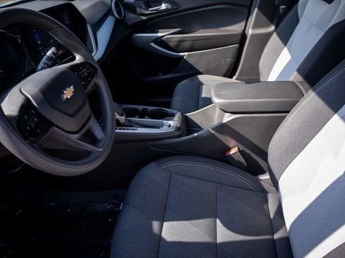 Certified 2025 Chevrolet Trax LS w/ LS Convenience Package image 9