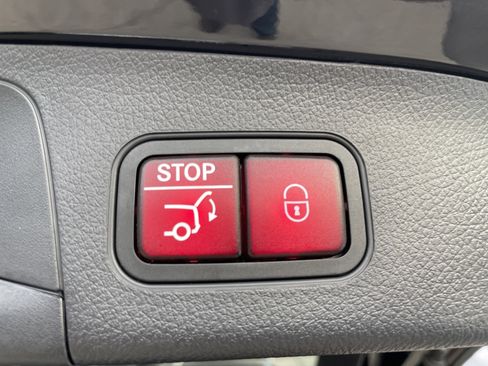 Certified 2025 Mercedes-Benz GLA 250 image 11