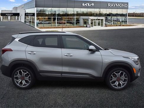 Certified 2023 Kia Seltos SX w/ SX Sunroof Package image 2