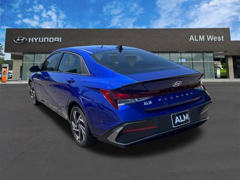 Used 2025 Hyundai Elantra Sport FWD image 7