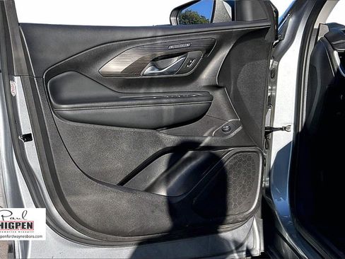 Used 2024 GMC Terrain SLT image 22