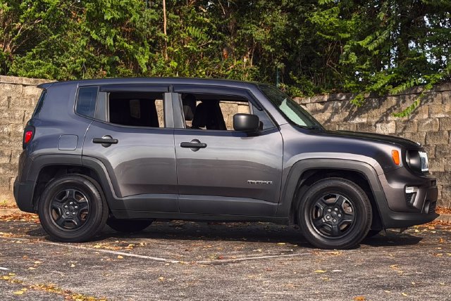 Used 2020 Jeep Renegade Sport FWD image 3
