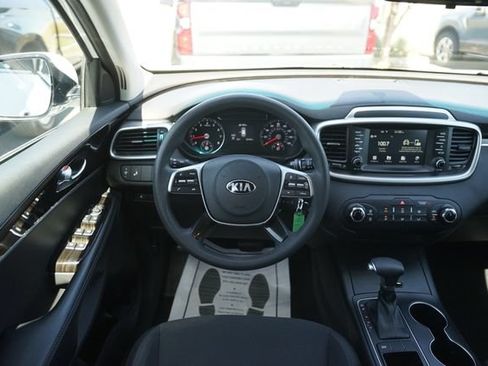 Used 2019 Kia Sorento FWD image 21