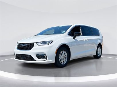 New 2026 Chrysler Pacifica Select
