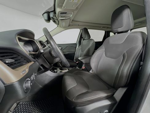 Used 2015 Jeep Cherokee Latitude w/ Comfort/Convenience Group image 11