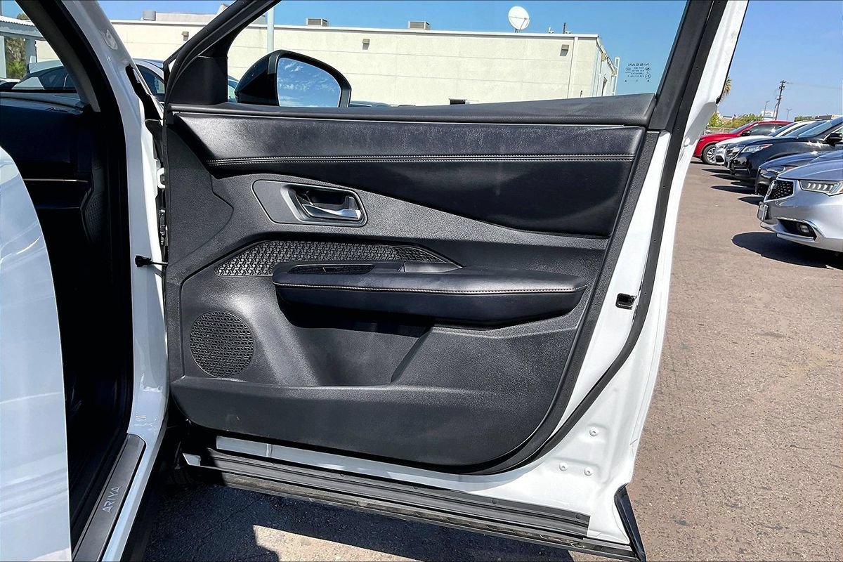 Used 2025 Nissan Ariya FWD image 6