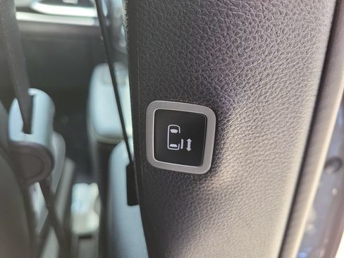 Used 2025 Chrysler Pacifica Select FWD image 18