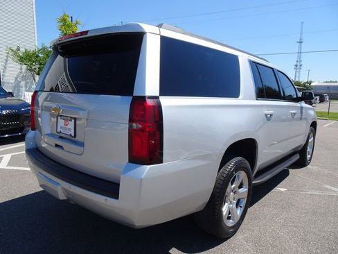 Used 2018 Chevrolet Suburban LT AWD/4WD image 4