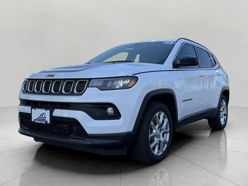 Used 2023 Jeep Compass Latitude w/ Mopar Graphics Package AWD/4WD image 14